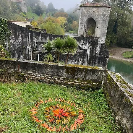 Du Pont De La Légende Couette-café Sauveterre-de-Bearn