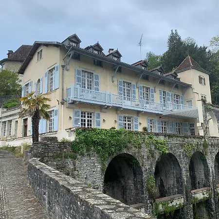 Du Pont De La Légende Couette-café